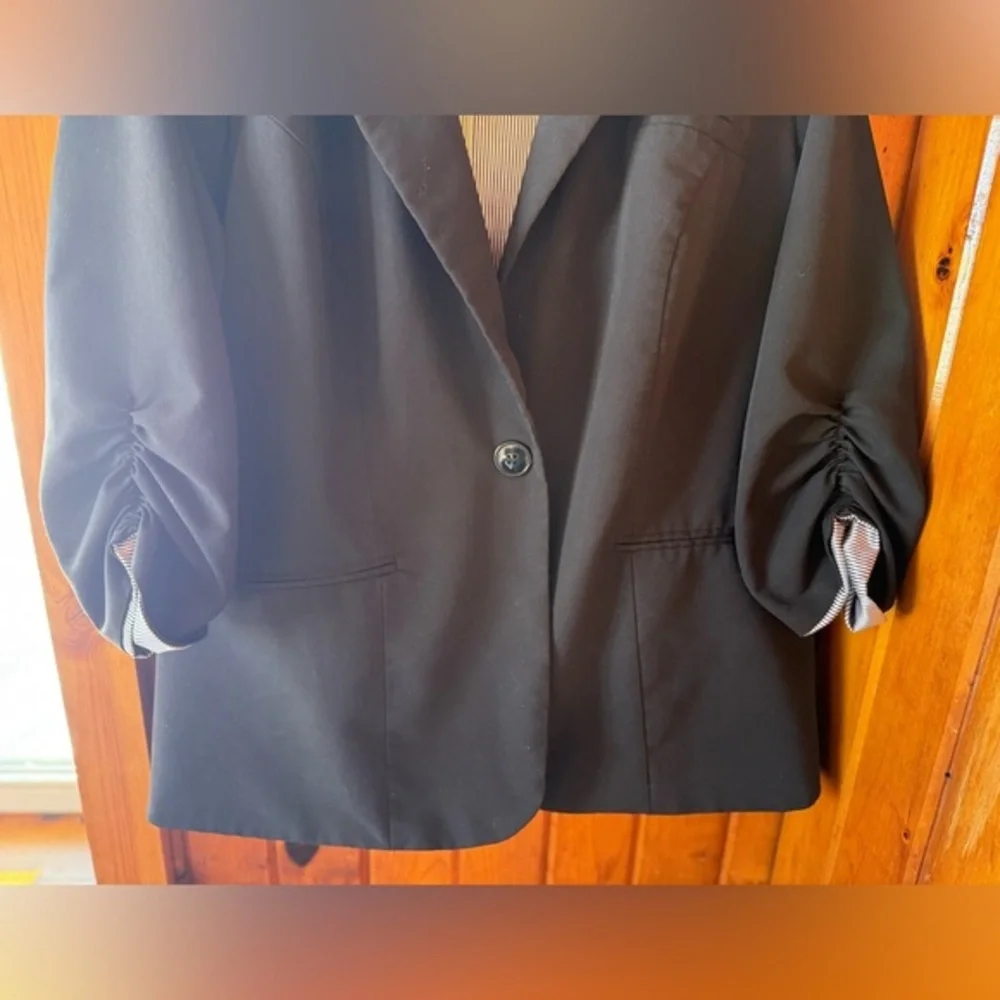 Torrid Black Blazer with Ruched Sleeves Size‎ 3